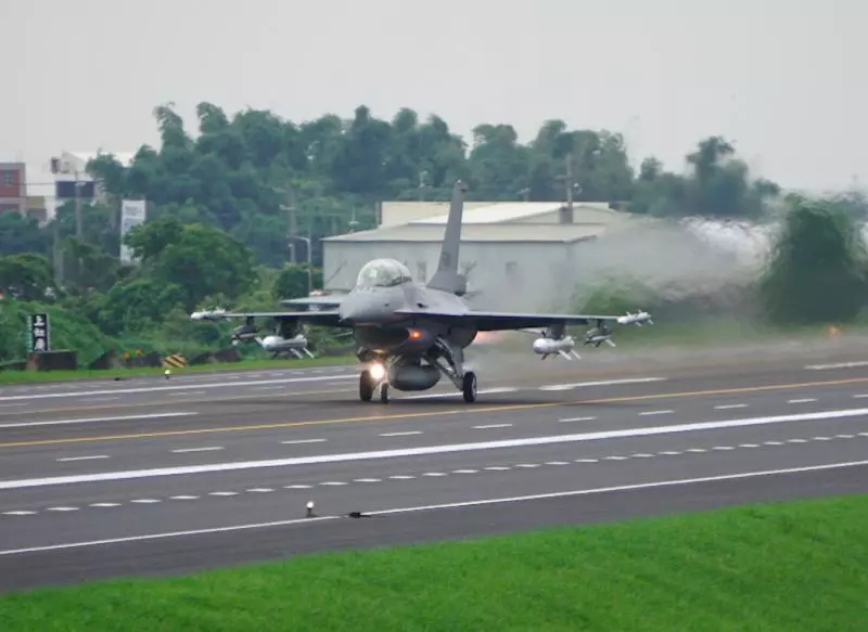 漢光處女秀 F-16V戰機成功起降戰備道