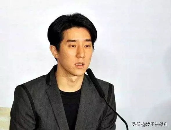 37歲房祖名一事無成,深夜與友人購物消費,被當成圈中貴哥!