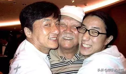 37歲房祖名一事無成,深夜與友人購物消費,被當成圈中貴哥!