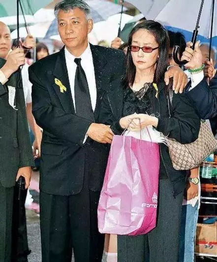 她痛失愛女花15年才走出! 傷心過度爆夫妻分居「屢傳離婚」 如今看破生命「走了丟臭水溝就好」!