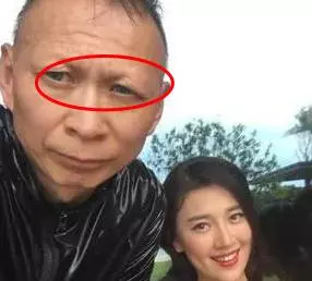 53歲「裘千尺」女兒美若天仙?被證是謠言,女兒和他一模一樣!