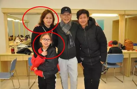 53歲「裘千尺」女兒美若天仙?被證是謠言,女兒和他一模一樣!