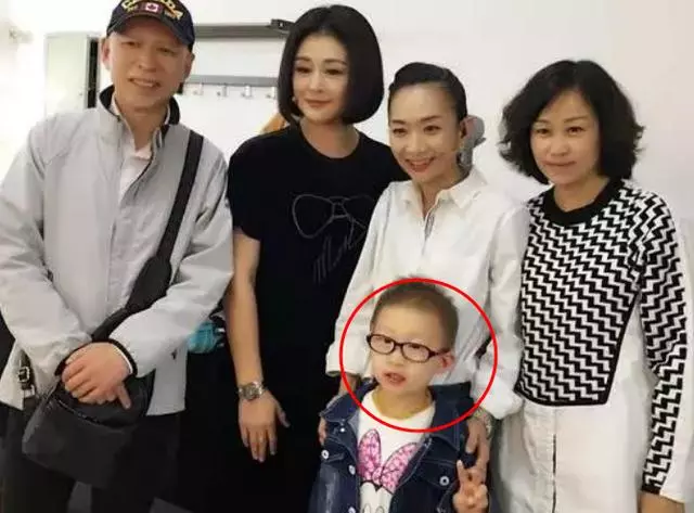 53歲「裘千尺」女兒美若天仙?被證是謠言,女兒和他一模一樣!