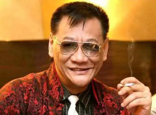 去世前三天豪賭散盡家財,生前拍了400部電影,離世後卻無一祭拜!