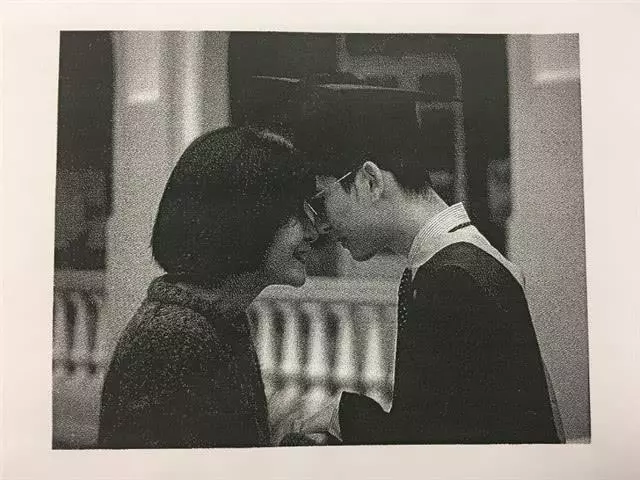甄子丹大兒子畢業,父子同框五官超像,與同父異母弟妹相處融洽