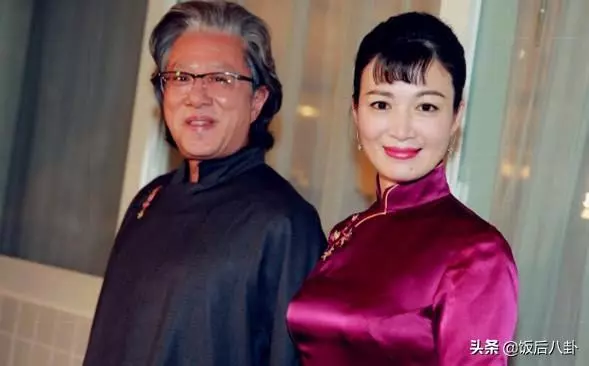 「雙兒」陳少霞挺9個月孕肚秀身材,61歲富豪老公在旁露出慈父笑~~~
