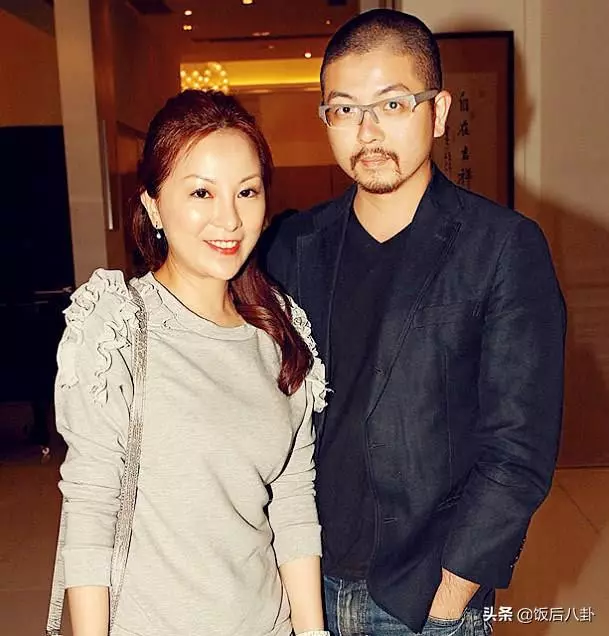 45歲女星兩度流產仍不放棄生娃,做人工受孕被針扎致滿肚淤青
