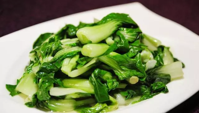 青菜如何炒「不變黃不變黑」,吃著還嫩?教大家炒青菜的8大技巧,實用哦!!