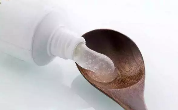 睡前用牙膏加點「它」擦臉,美白淡斑只需十幾分鐘,堅持一周恢復嬰兒肌!