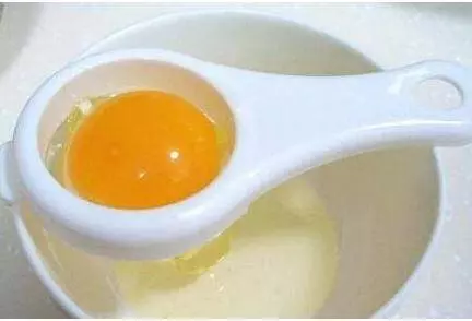 睡前用牙膏加點「它」擦臉,美白淡斑只需十幾分鐘,堅持一周恢復嬰兒肌!