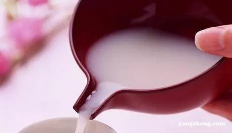 睡前用牙膏加點「它」擦臉,美白淡斑只需十幾分鐘,堅持一周恢復嬰兒肌!