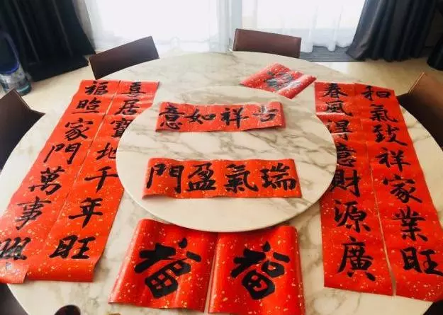 剛成名就隱退嫁富豪,混血兒子五官精緻,42歲身材不輸20歲少女!