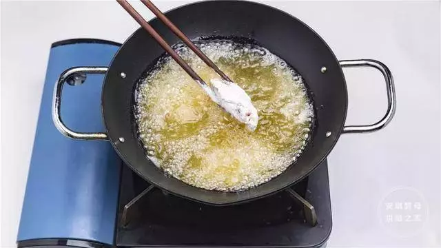鹹蛋黃+雞翅=鮮香流油,這太好吃了吧