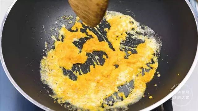 鹹蛋黃+雞翅=鮮香流油,這太好吃了吧