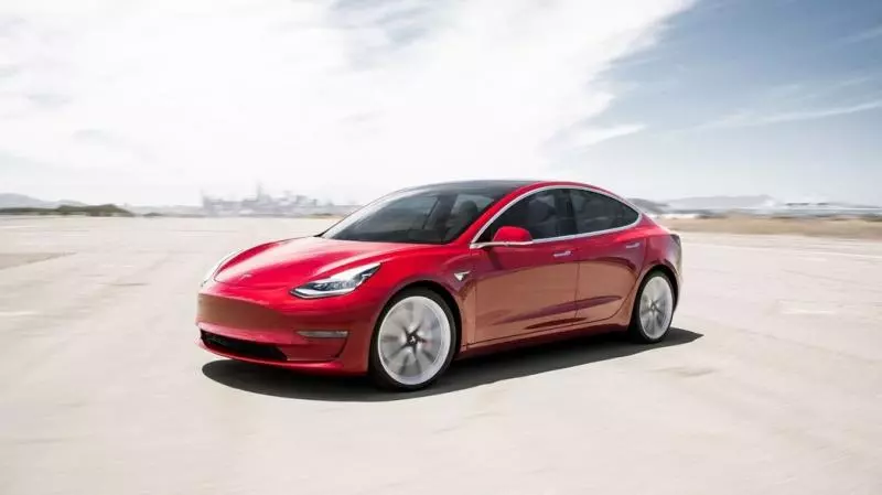 車系最便宜中國製Tesla今首賣 第一輛3分鐘就成交 | 車壇新訊
