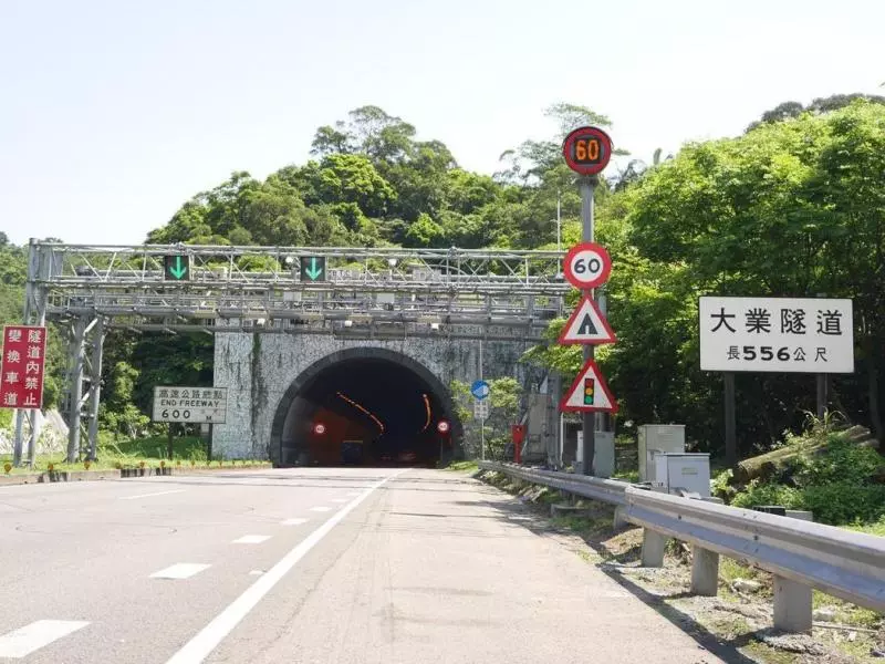 高速公路開車小心「虛線」 別收到罰單才說「好冤枉」
