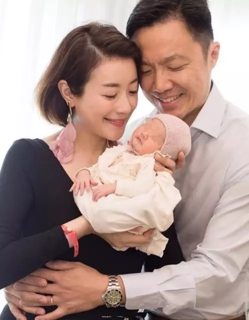 要生第五胎!43歲人氣女星穿婚紗露粗腰亮相惹關註:已為四女之母~~~