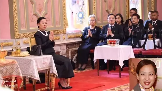 41歲泰國公主穿包臀裙,優雅高調出席活動,侍衛跪著開車門顯尊敬!