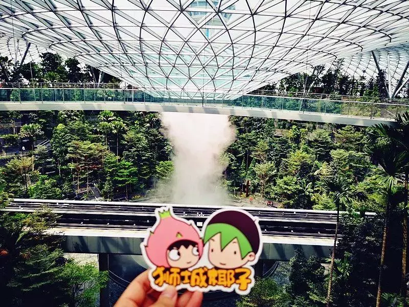 下個月,你可千萬別來新加坡星耀樟宜!因為幾百人湧入,要擠爆了~