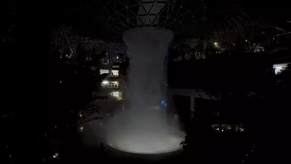 下個月,你可千萬別來新加坡星耀樟宜!因為幾百人湧入,要擠爆了~