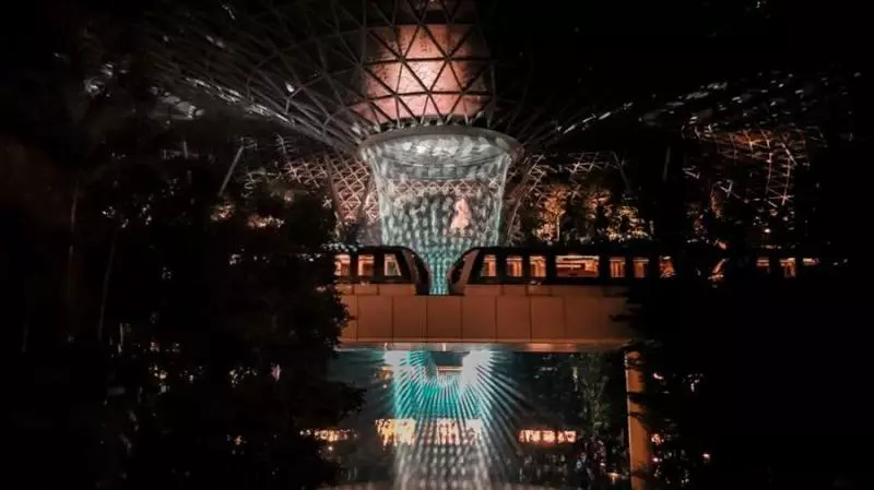 下個月,你可千萬別來新加坡星耀樟宜!因為幾百人湧入,要擠爆了~