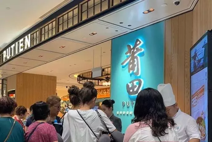 下個月,你可千萬別來新加坡星耀樟宜!因為幾百人湧入,要擠爆了~