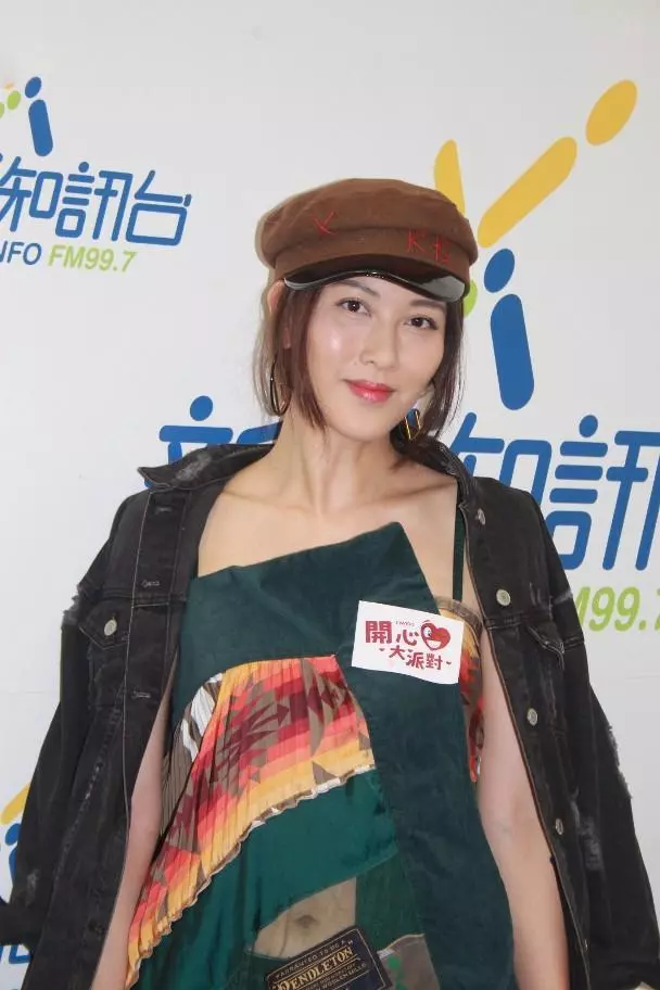 秋瓷炫結婚背房貸,李彩樺嫁內地富豪,開150萬豪車住10億四合院