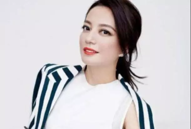 有一種遺傳叫做趙薇的女兒,看到近照後,網友:不當童星太可惜