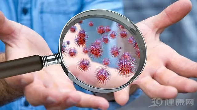 手腳長出水泡,還很癢,到底是什麼原因?醫生給出答覆