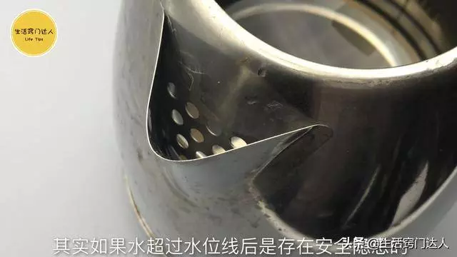 用電熱水壺燒水,10個家庭9個錯,好多人不懂告知家人越快越好