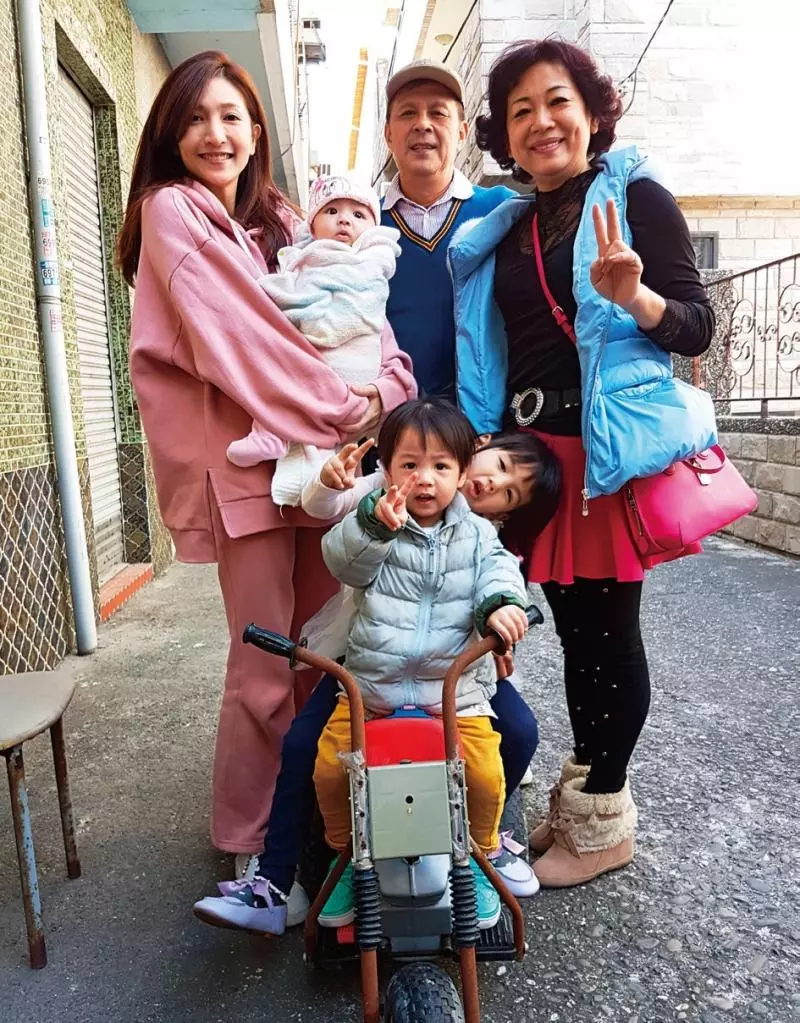 阿翔出道14年從未休息不捨「父母曾欠債躲上山」 每月孝親費不間斷「賺越多對自己越省」不忘本