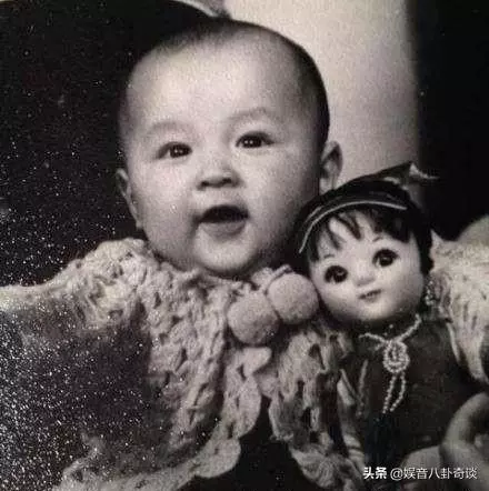 趙麗穎馮紹峰「童年舊照」爆光!一個比一個萌:城裡娃和農村娃,區別一目了然!