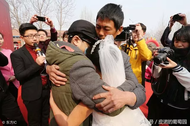 你沒搞錯吧?我委曲求全當後媽,還要負責養你全家?乾脆離婚吧!