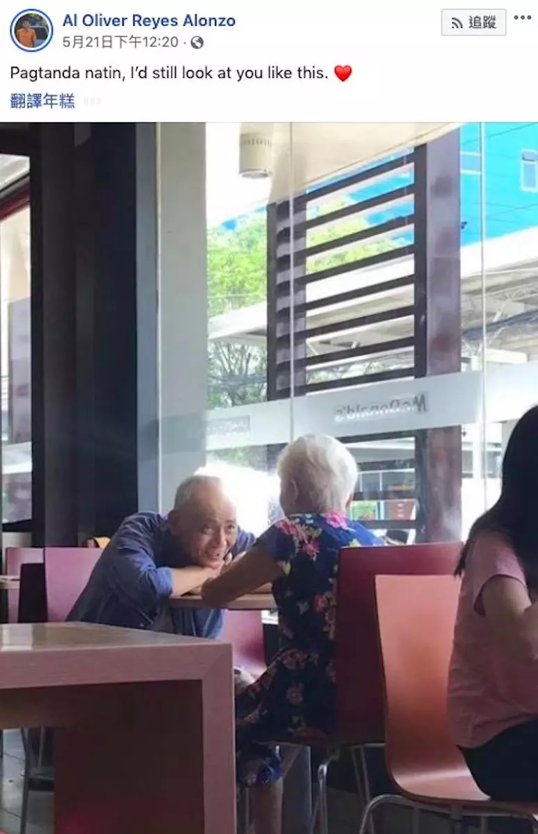 白髮老夫妻在速食店這一幕 6萬人感動:最美的愛情