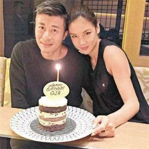 從天王嫂到豪門媳婦,生產後首曬兒子正面照,和爸爸超像