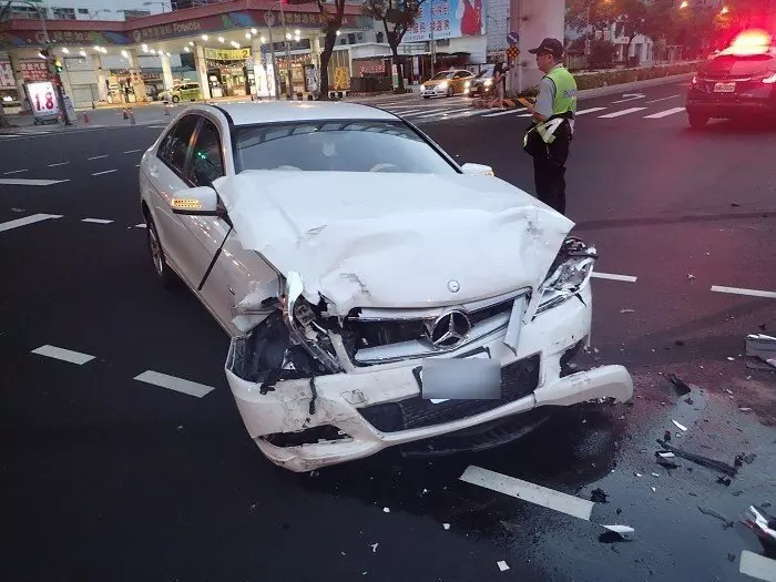 車禍肇逃? 不管對錯,留在現場才是上策 | 網搜話題 | 國內車訊
