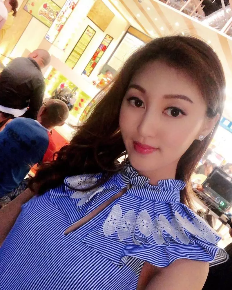 何艷娟與富豪丈夫離婚後重返幕前 回歸拍《開心速遞》自力更生