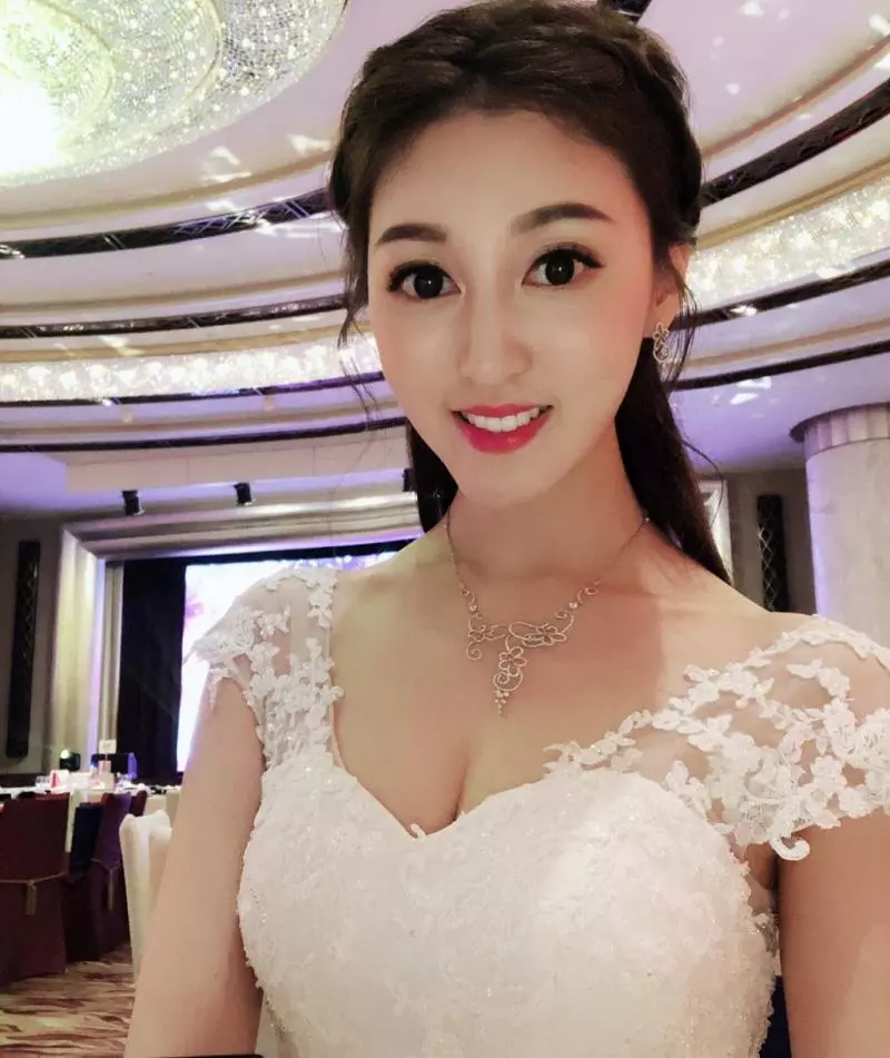 港姐何艷娟婚前豪擲1800萬買豪宅 何艷娟跟30億身家吳志誠離婚或早露玄機