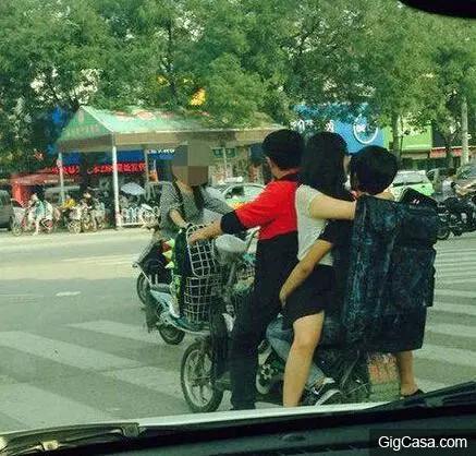 34張保證讓你爆笑的奇葩妹子大圖集!#1. 我到底先接誰的呢?