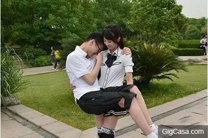 34張保證讓你爆笑的奇葩妹子大圖集!#1. 我到底先接誰的呢?
