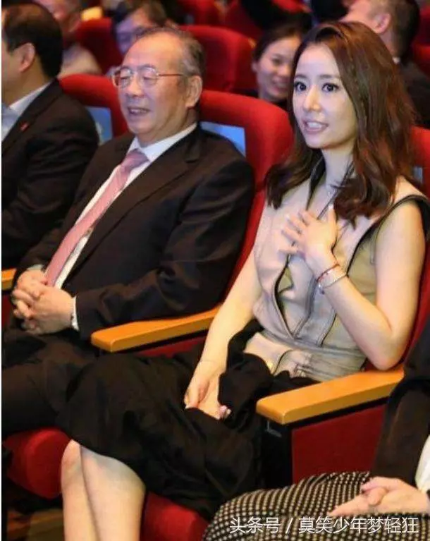 林心如穿錯了衣服,全程都在撐著,霍建華看到都暈了 !