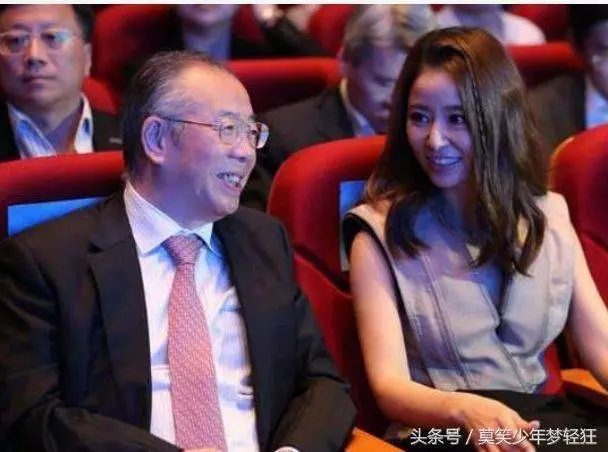 林心如穿錯了衣服,全程都在撐著,霍建華看到都暈了 !