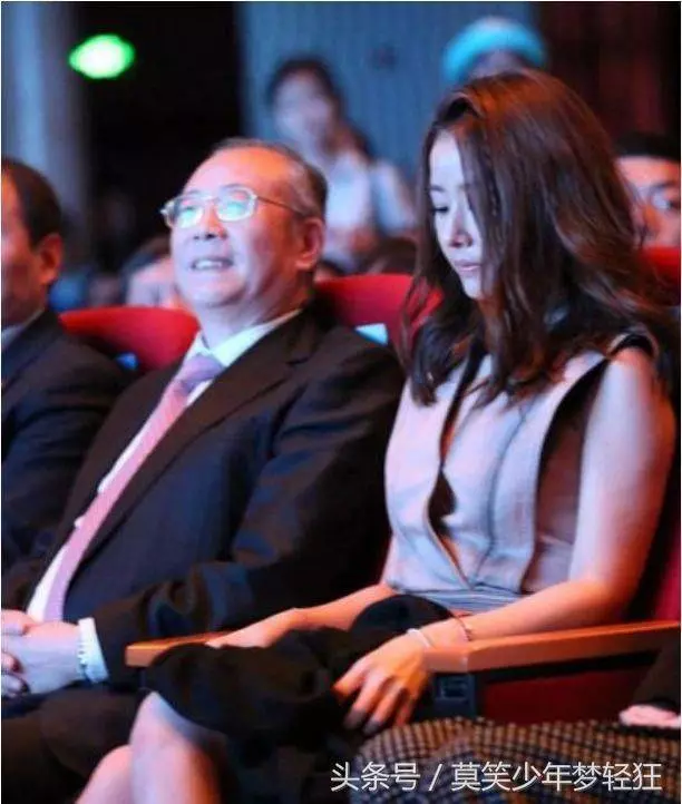 林心如穿錯了衣服,全程都在撐著,霍建華看到都暈了 !
