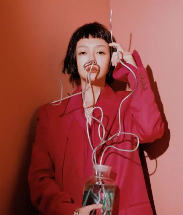 大S剪掉十年長發!43歲的她新髮型配四套搭配,美回18歲:戀愛了!