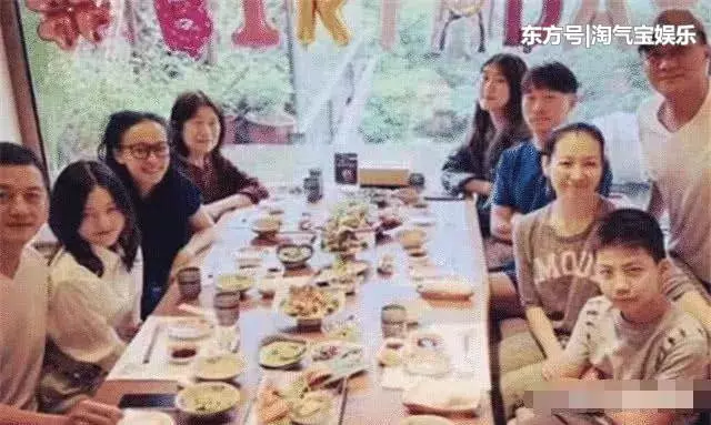 王菲女兒過生日,張柏芝兒子過生日,現場的氣氛相差很大!