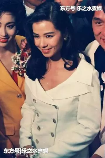 一個不裝嫩的女星,任由皺紋布滿眼角,今59歲圓潤飽滿好福相!
