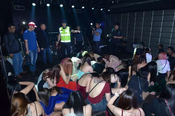 有後台罩住? 夜店遭取締3次仍營業 聘泰女化身女模走秀