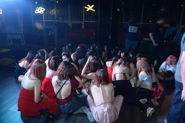 有後台罩住? 夜店遭取締3次仍營業 聘泰女化身女模走秀