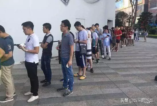 劉德華將在新加坡舉行演唱會,只用2小時門票全部賣光