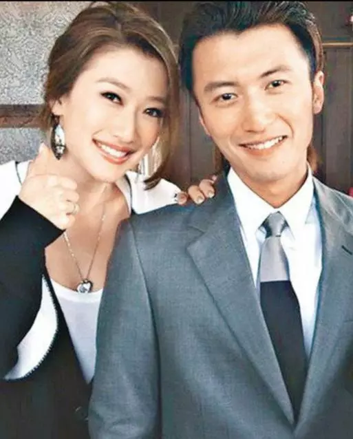 恭喜!謝霆鋒宣布謝家再添新成員,謝賢終於有孫女了,但是孩子生父不詳!